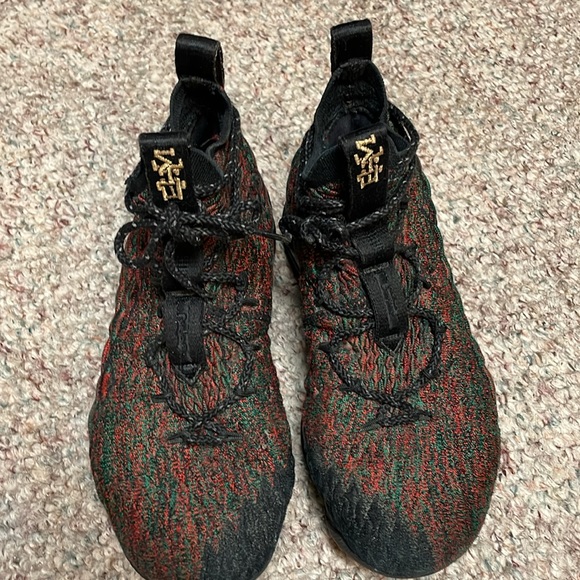 Nike Lebron stretchy runners - Picture 2 of 7